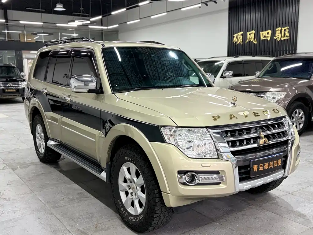 Mitsubishi Pajero (Import) — фото 6