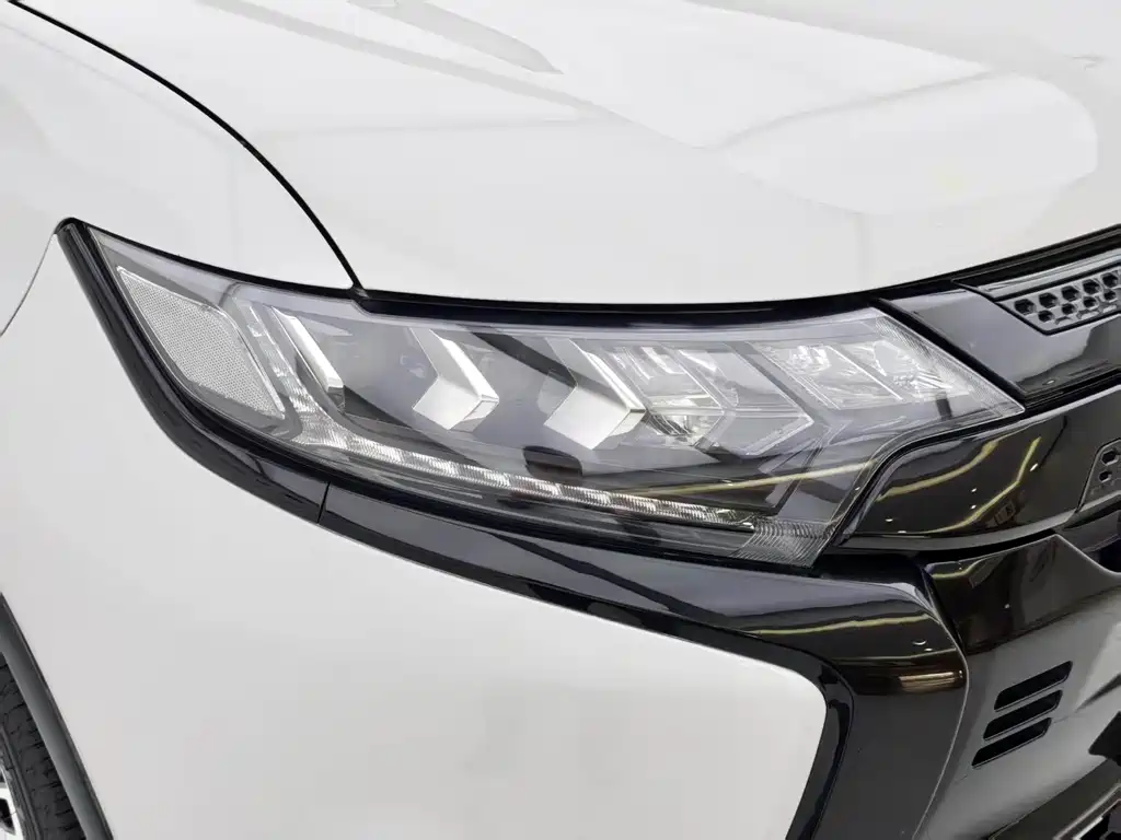Mitsubishi Outlander — фото 18