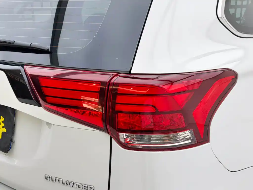 Mitsubishi Outlander — фото 19