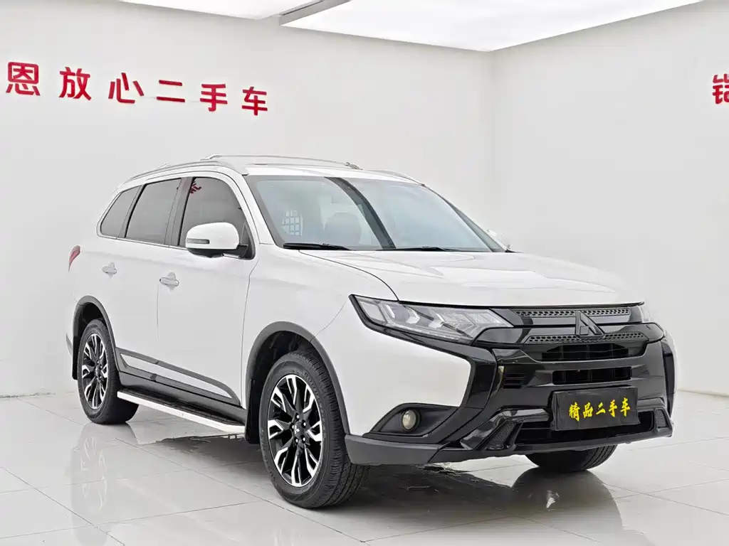Mitsubishi Outlander — фото 3