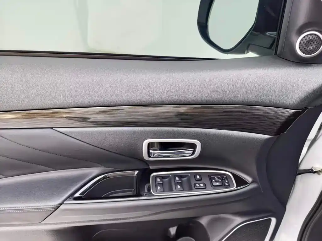 Mitsubishi Outlander — фото 23