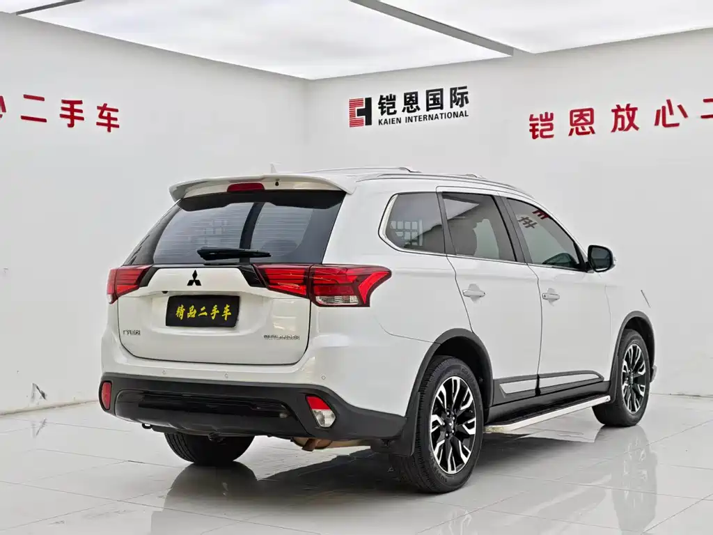Mitsubishi Outlander — фото 24