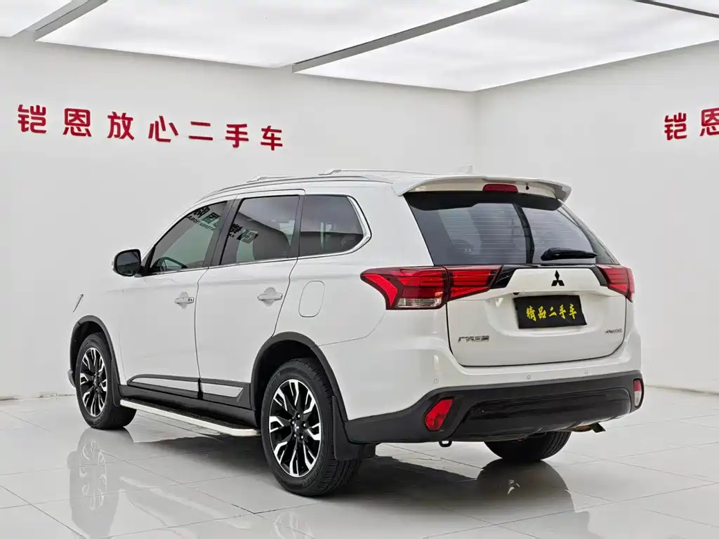Mitsubishi Outlander — фото 25