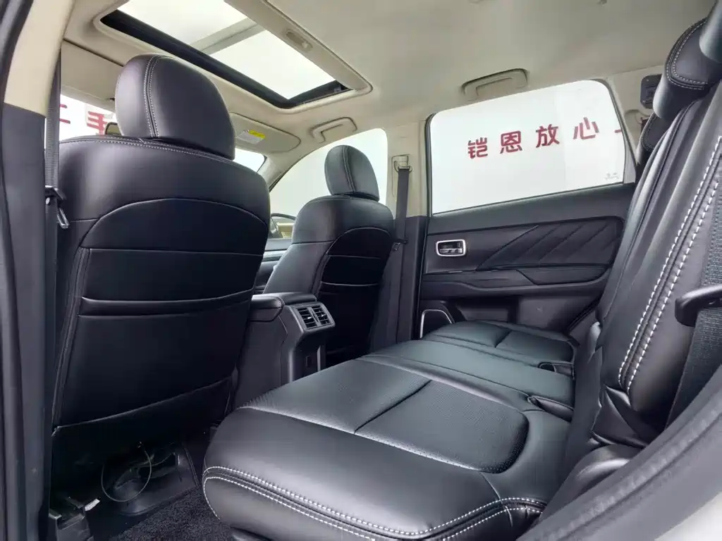 Mitsubishi Outlander — фото 6