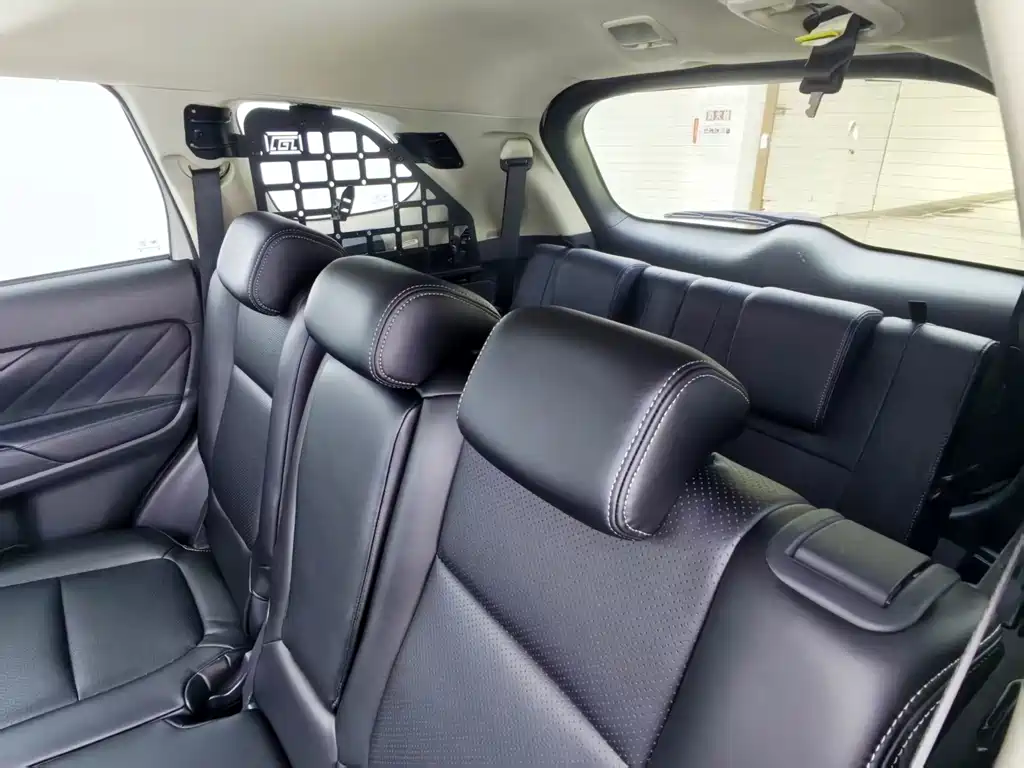 Mitsubishi Outlander — фото 7