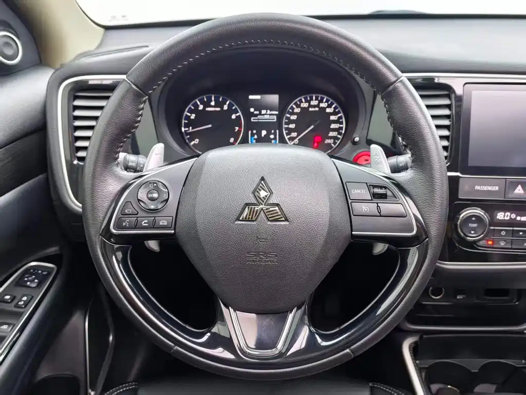 Mitsubishi Outlander — фото 9