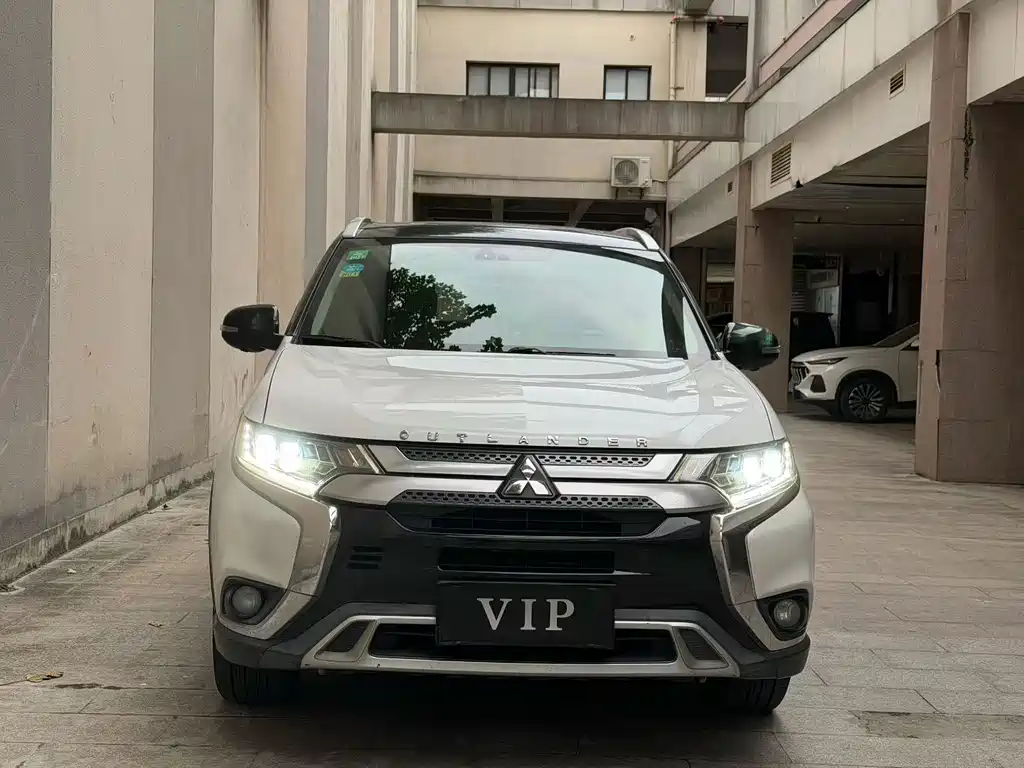 Mitsubishi Outlander — фото 2