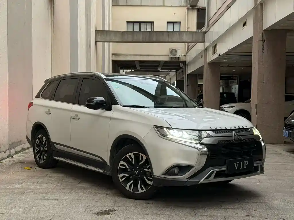 Mitsubishi Outlander — фото 3