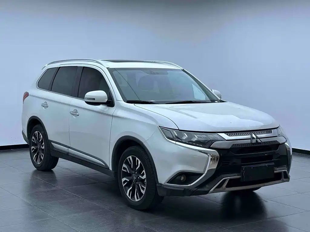 Mitsubishi Outlander — фото 3