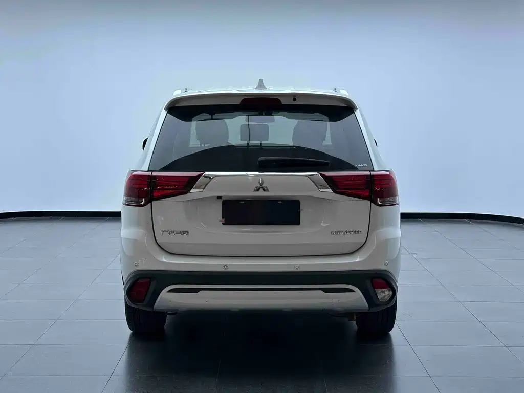 Mitsubishi Outlander — фото 8
