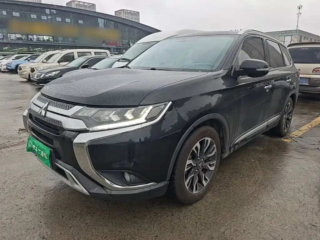 Mitsubishi Outlander — фото 2