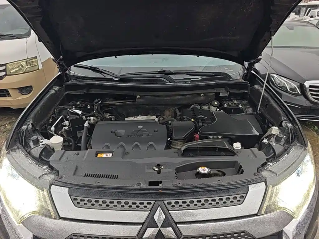 Mitsubishi Outlander — фото 20