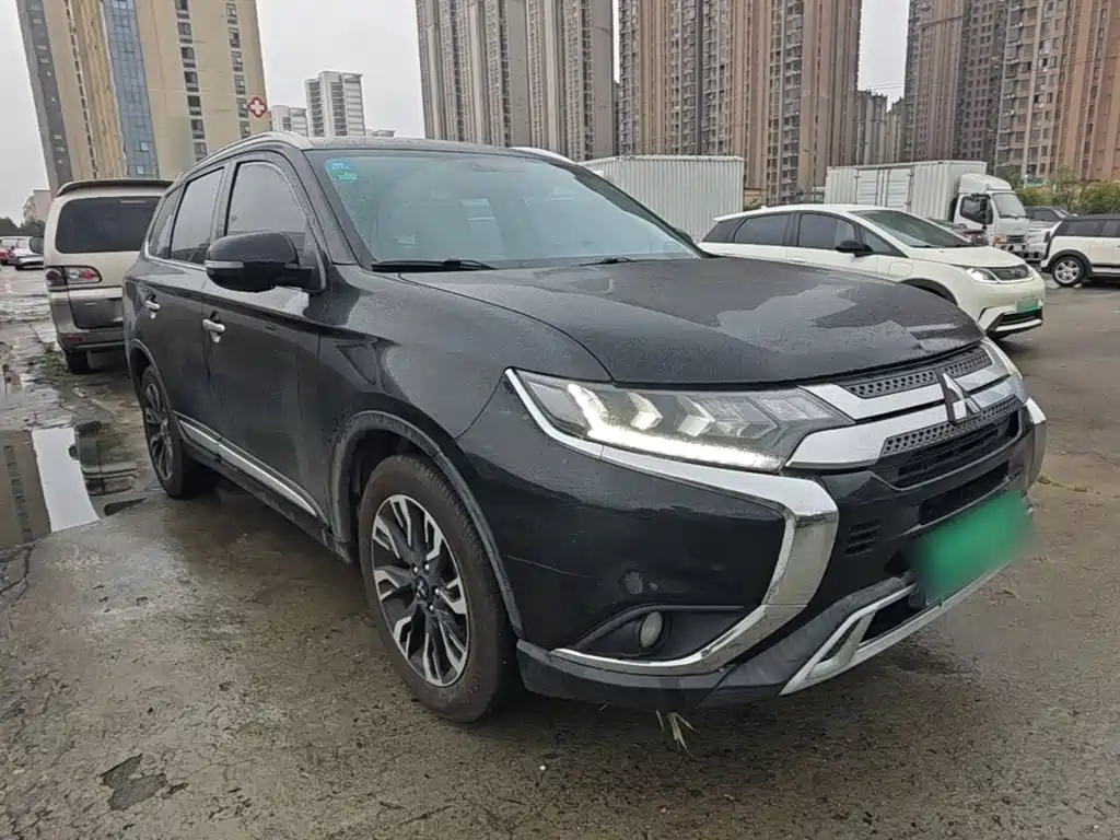 Mitsubishi Outlander — фото 4