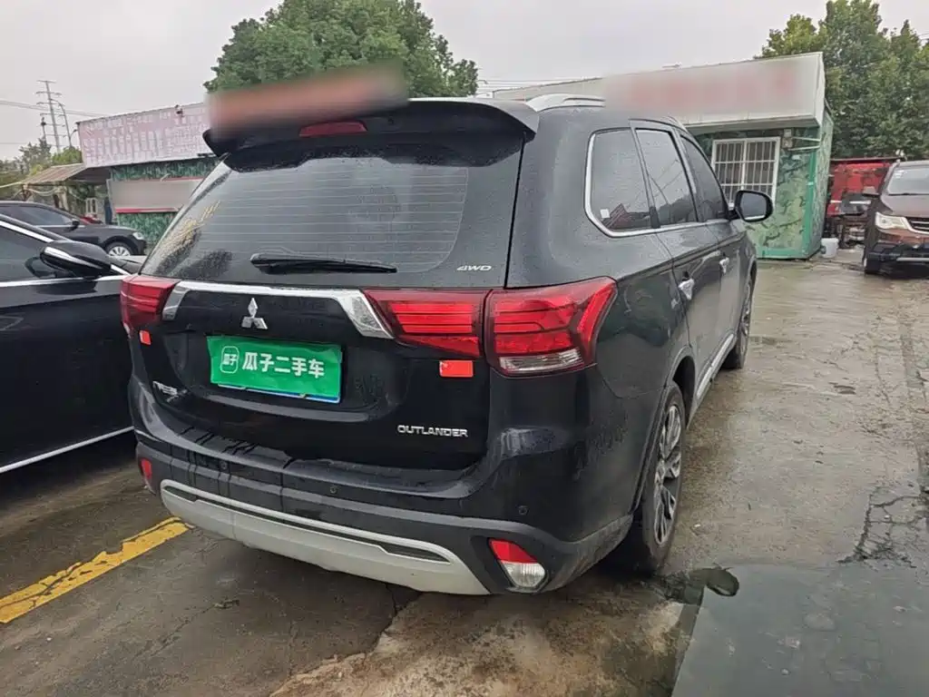 Mitsubishi Outlander — фото 7