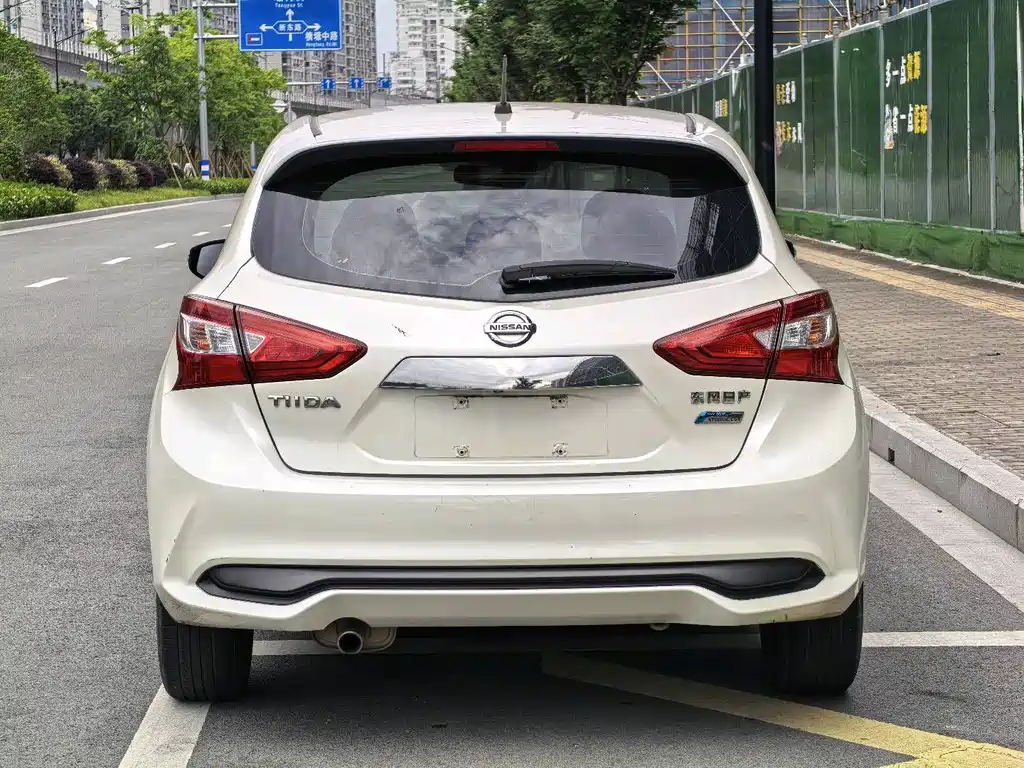 Nissan Tiida — фото 11