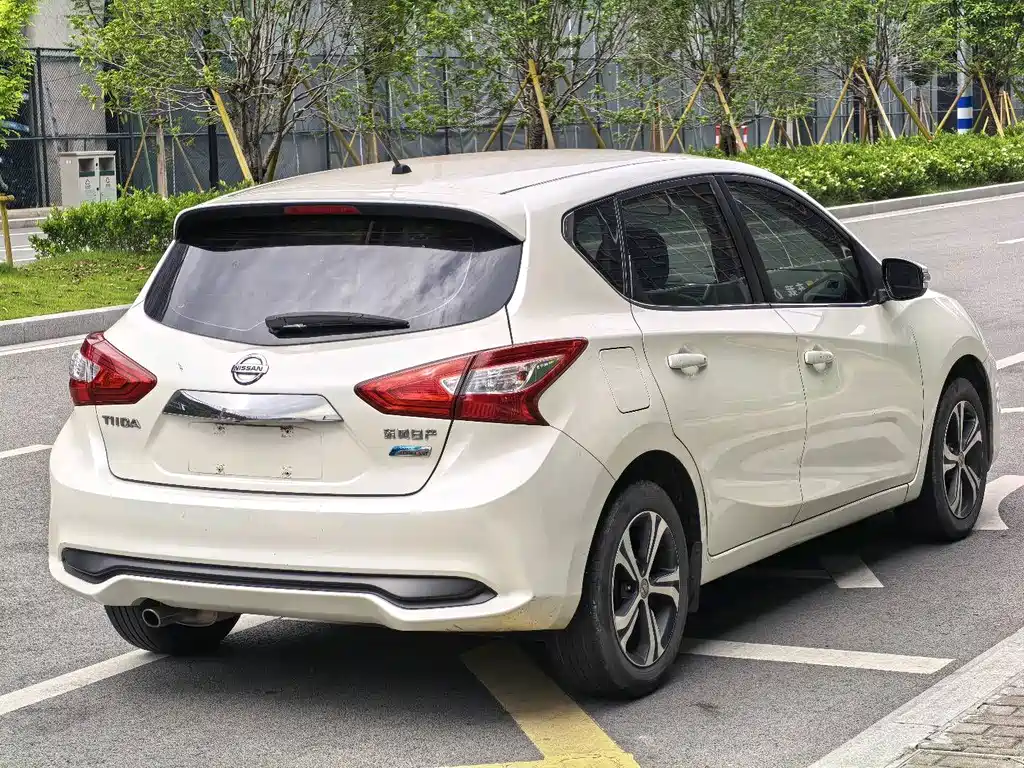 Nissan Tiida — фото 10