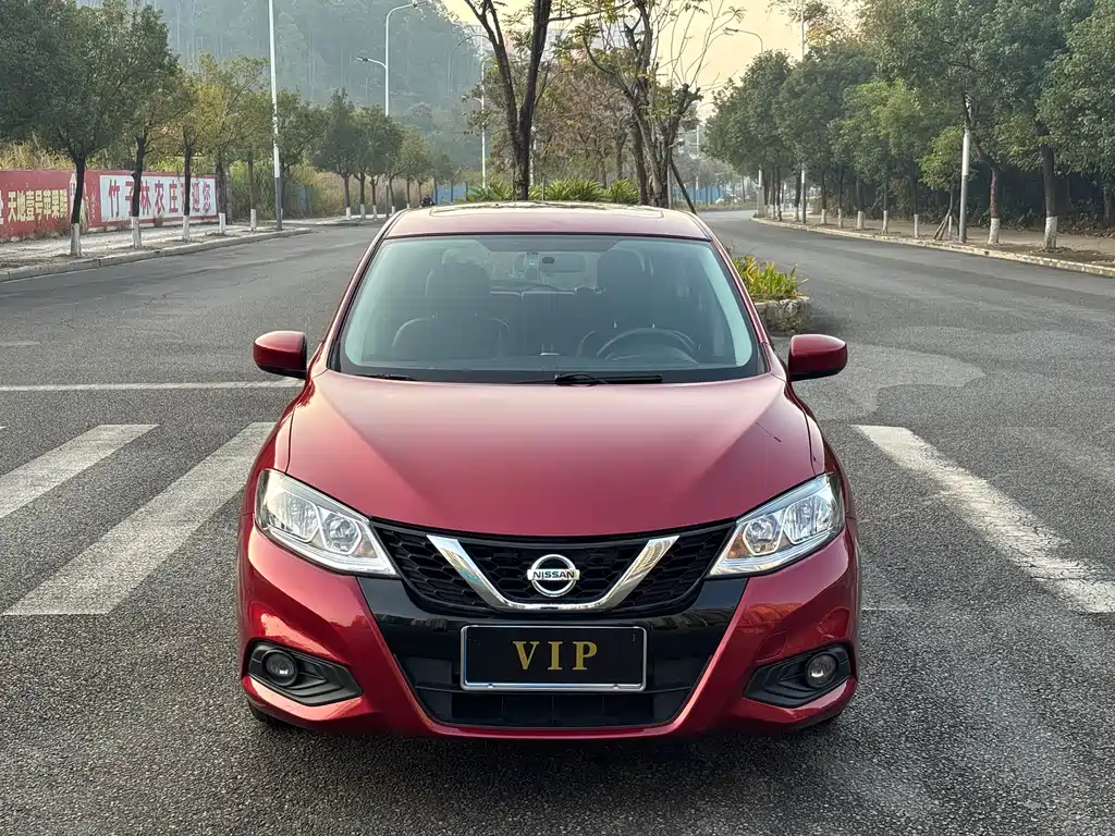 Nissan Tiida — фото 2