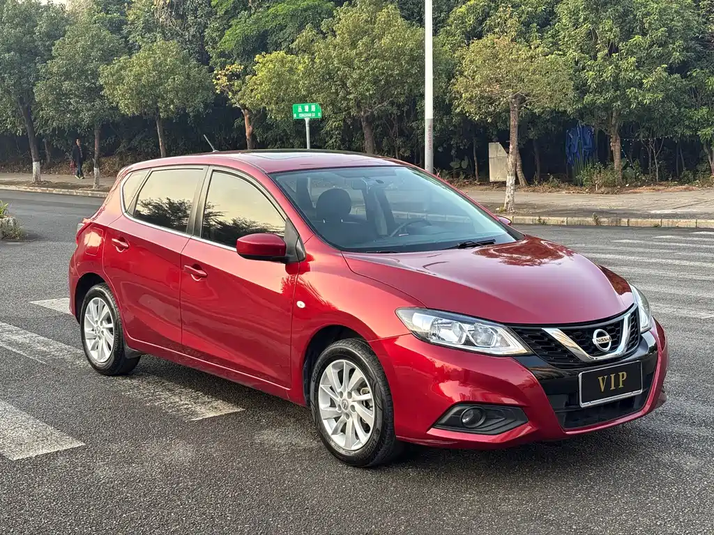 Nissan Tiida — фото 3