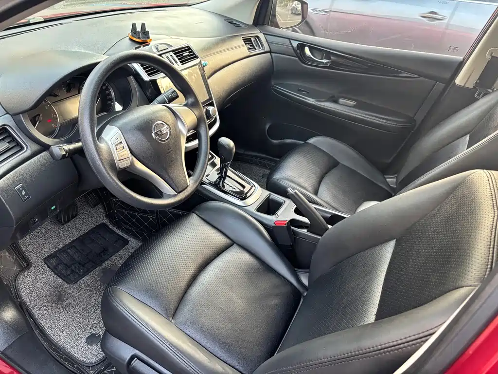 Nissan Tiida — фото 4