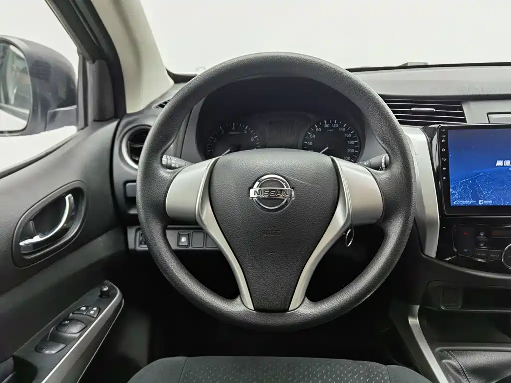 Nissan Navara — фото 11