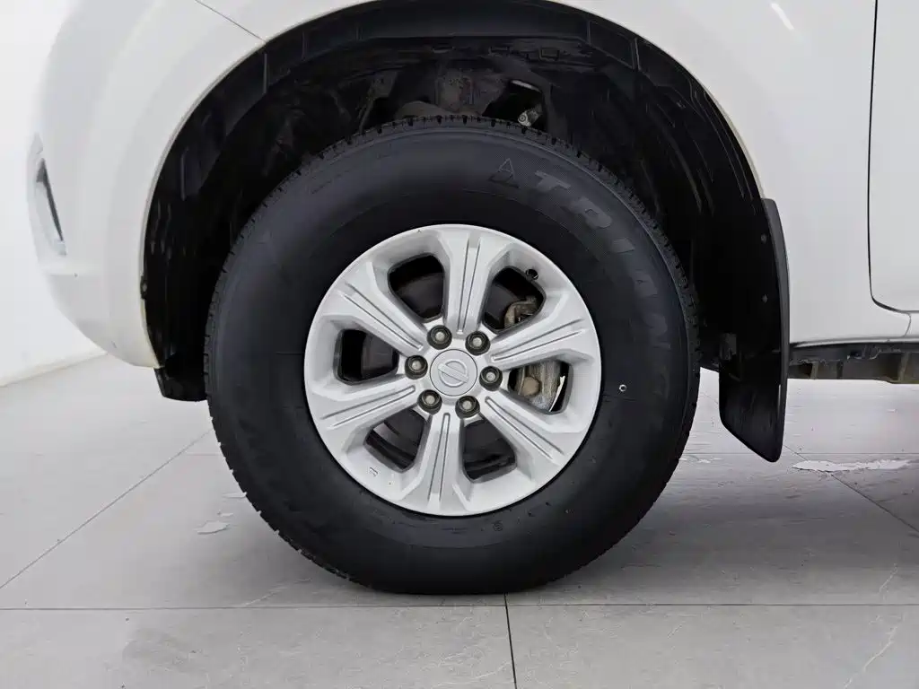 Nissan Navara — фото 17