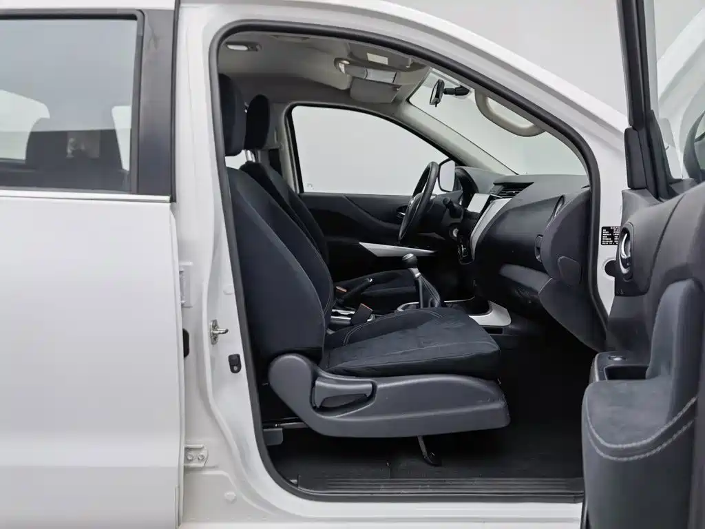 Nissan Navara — фото 23