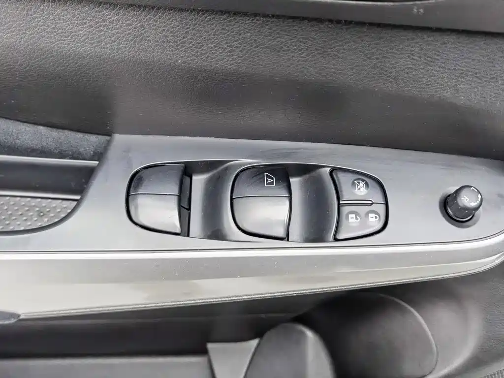 Nissan Navara — фото 9