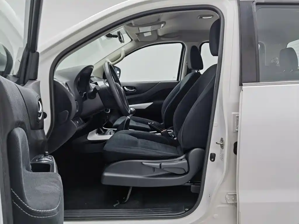 Nissan Navara — фото 10