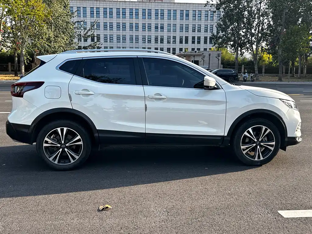 Nissan Qashqai — фото 7
