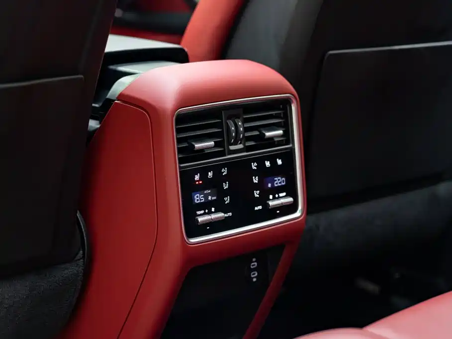 Porsche Cayenne Hybrid — фото 14
