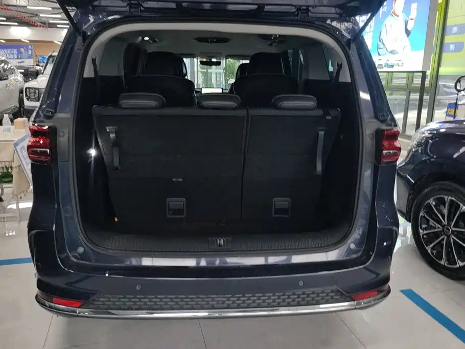 Roewe iMAX8 — фото 4