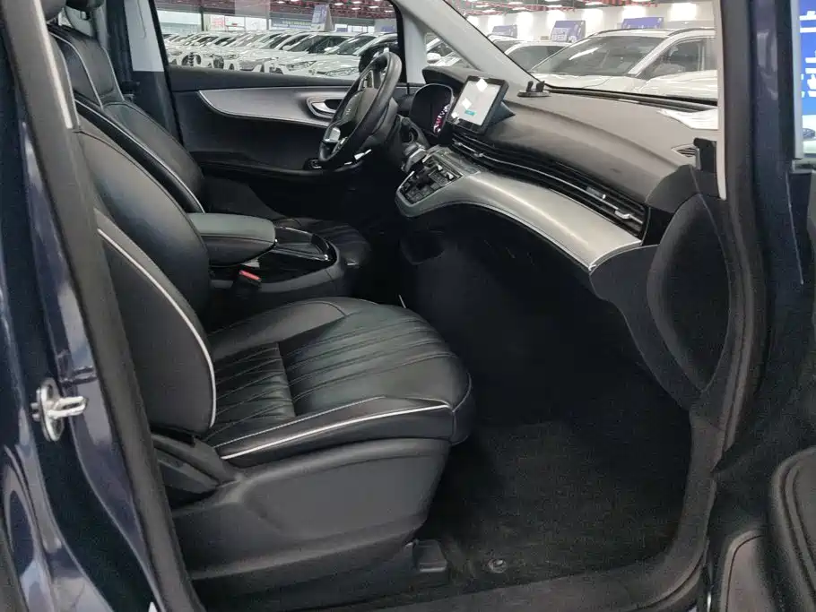 Roewe iMAX8 — фото 8