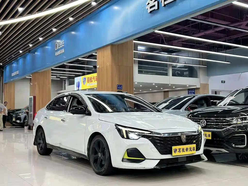 Roewe i6 MAX New Energy — фото 3