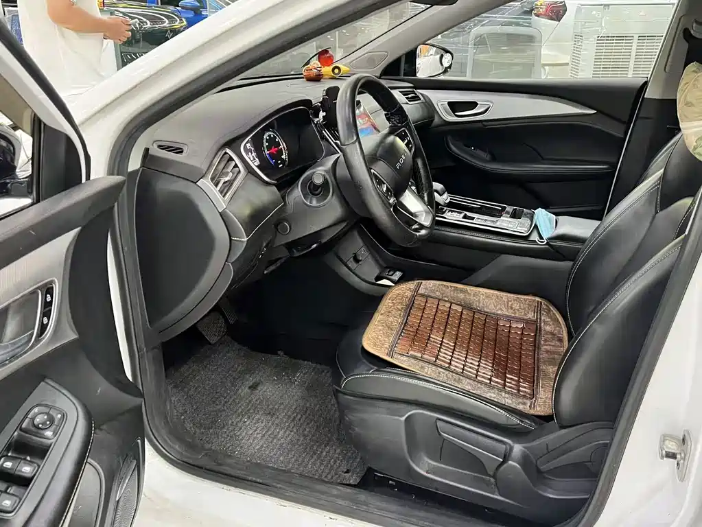 Roewe i6 MAX New Energy — фото 7