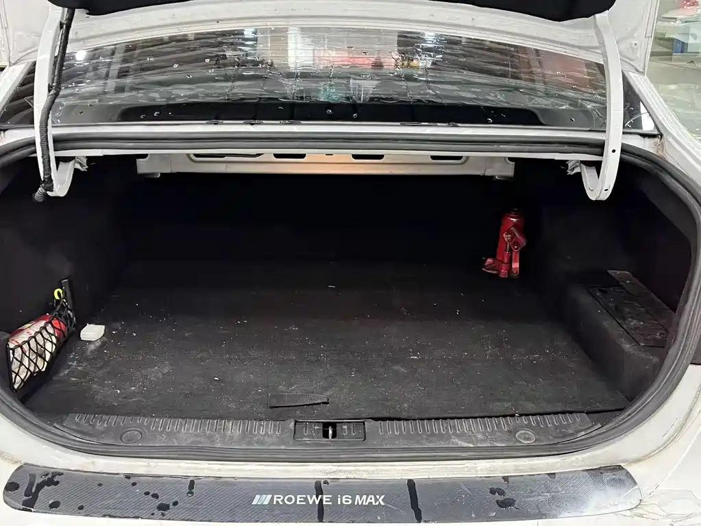 Roewe i6 MAX New Energy — фото 8