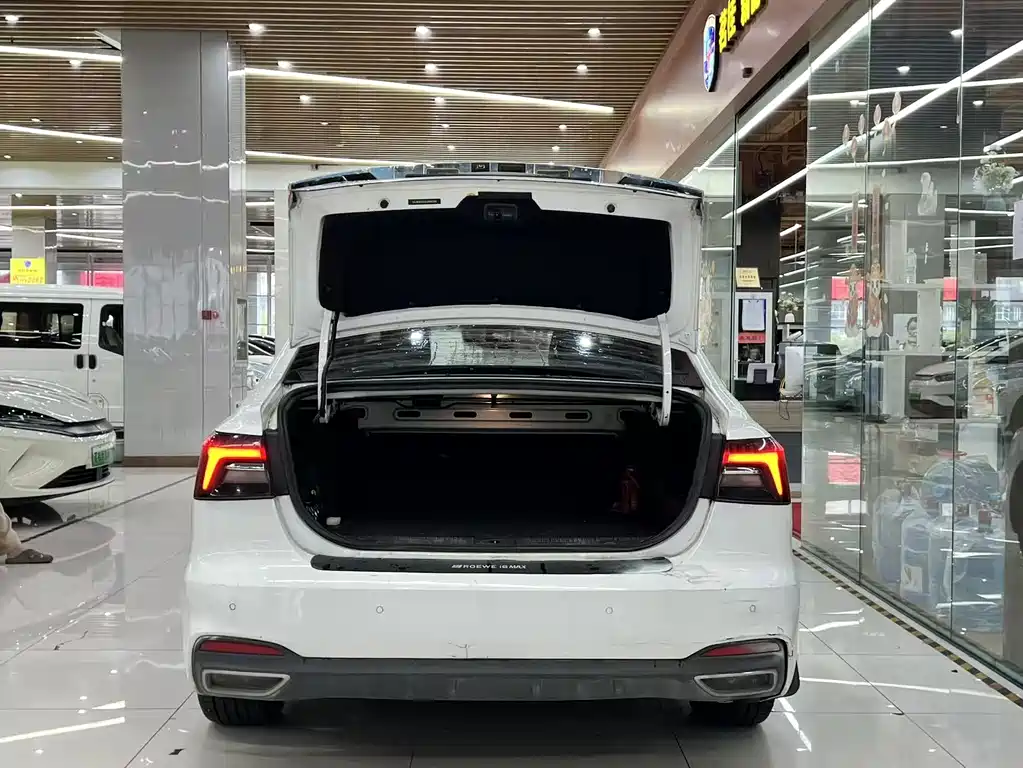 Roewe i6 MAX New Energy — фото 9