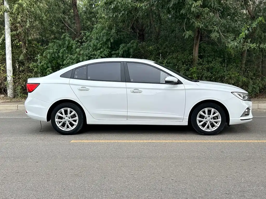 Roewe i5 — фото 14
