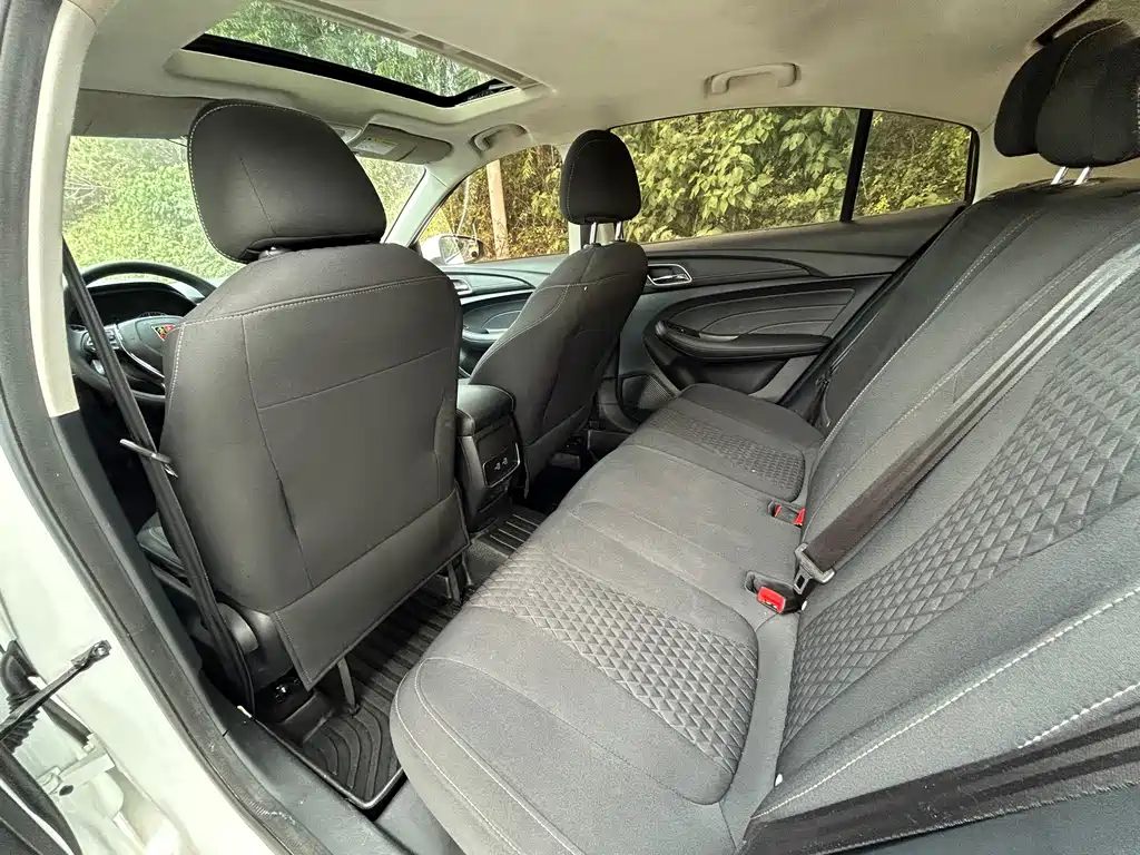 Roewe i5 — фото 6