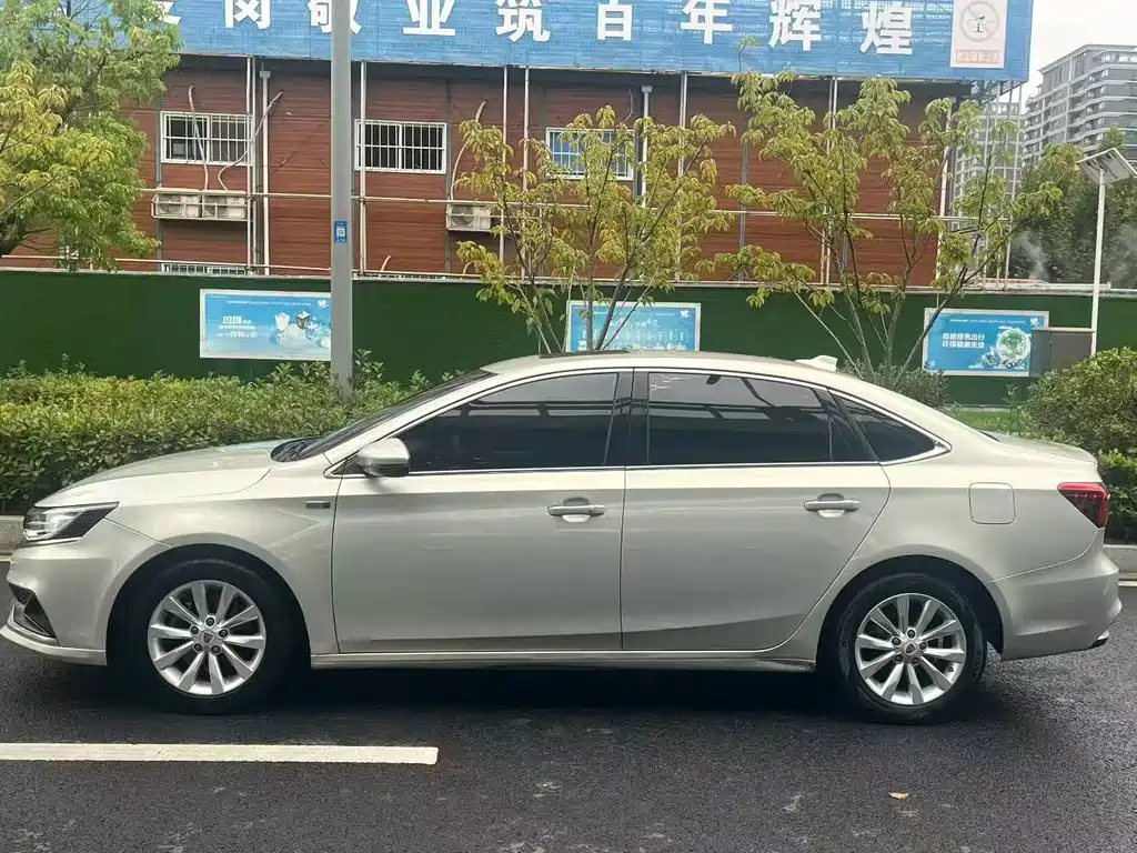 Roewe i6 New Energy — фото 8