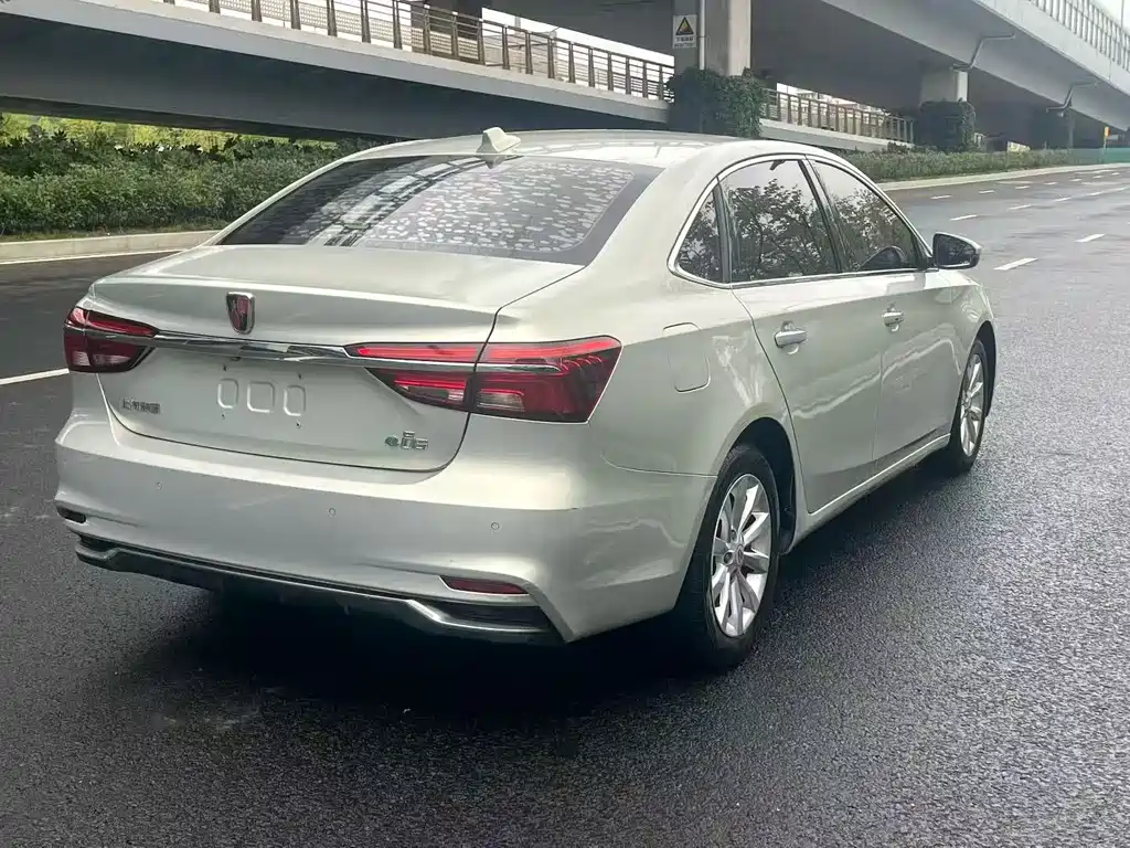 Roewe i6 New Energy — фото 9