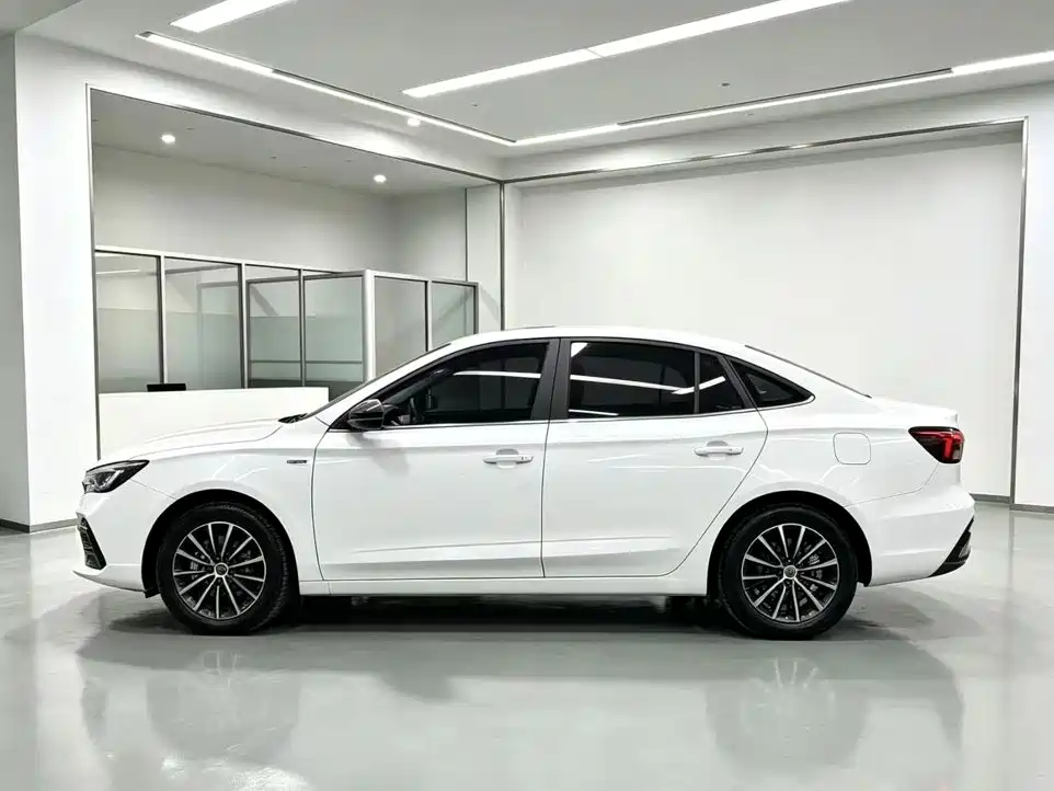 Roewe i5 — фото 3