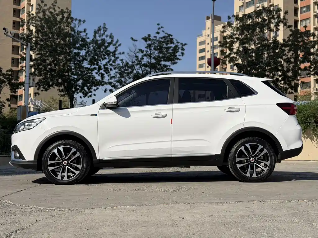 Roewe RX3 — фото 10