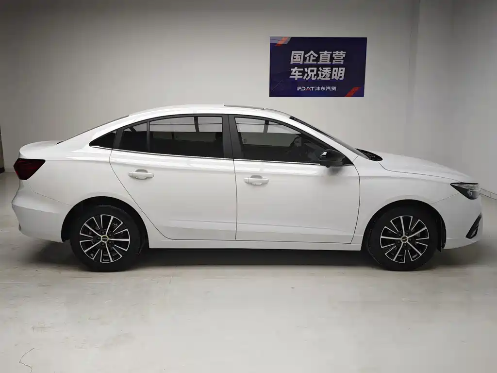 Roewe i5 — фото 7