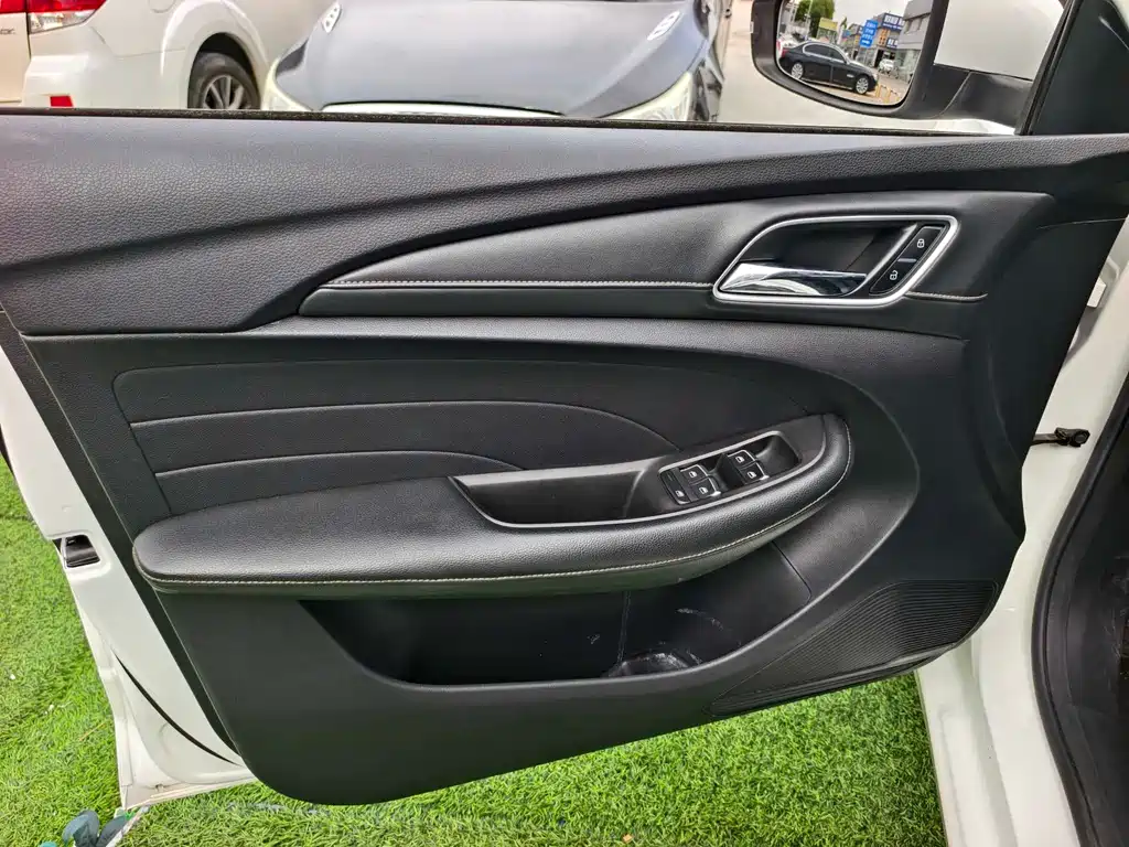 Roewe Ei5 — фото 6