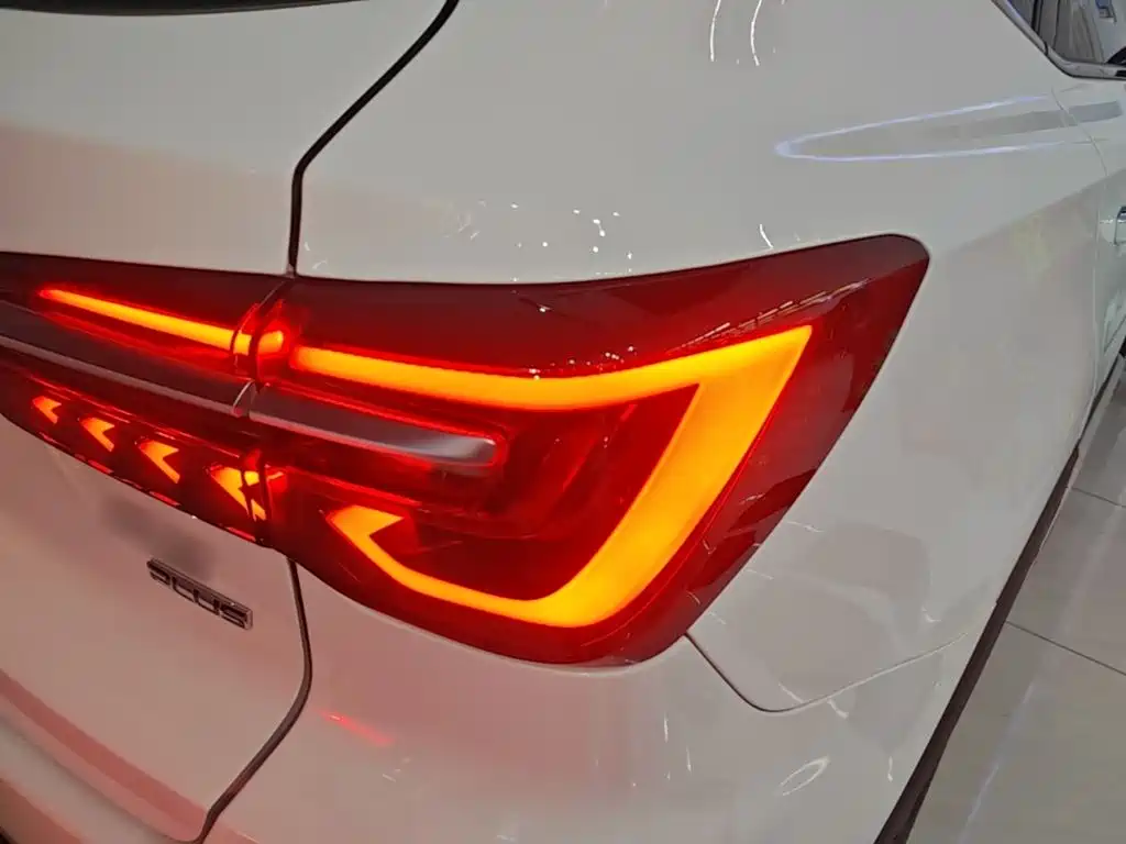 Roewe RX5 — фото 8