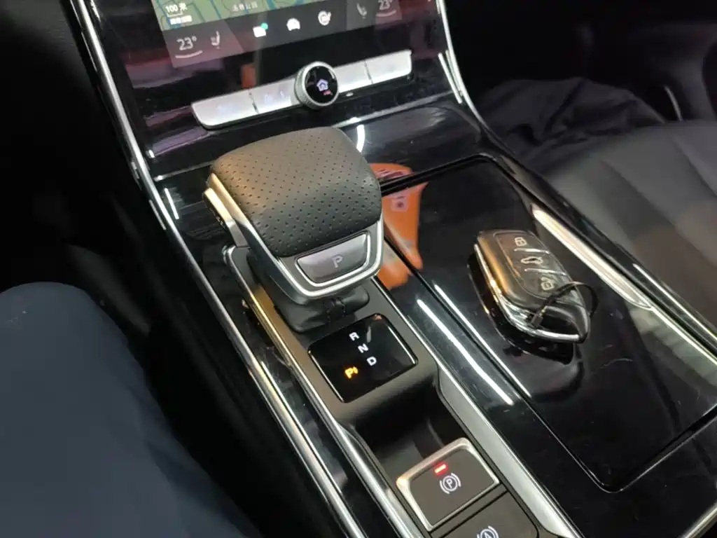 Roewe RX5 eMAX — фото 14