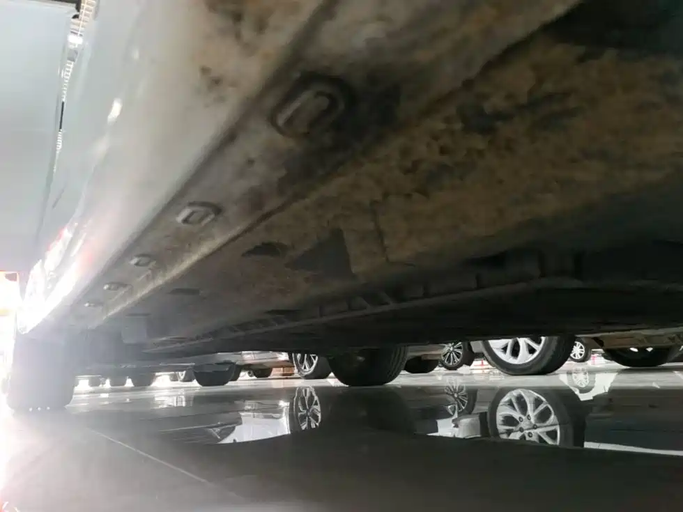 Roewe i6 MAX New Energy — фото 21