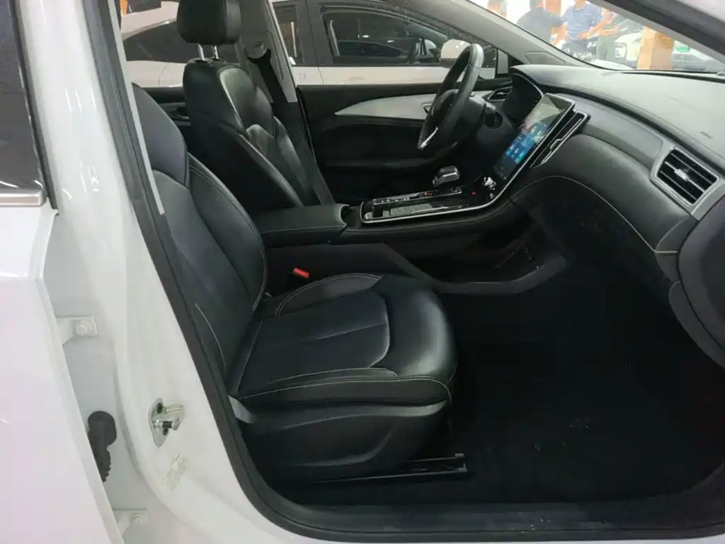 Roewe i6 MAX New Energy — фото 25