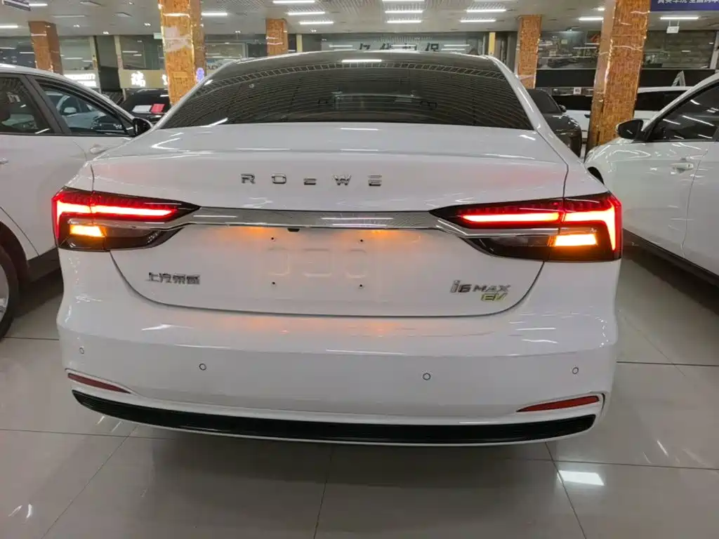 Roewe i6 MAX New Energy — фото 6