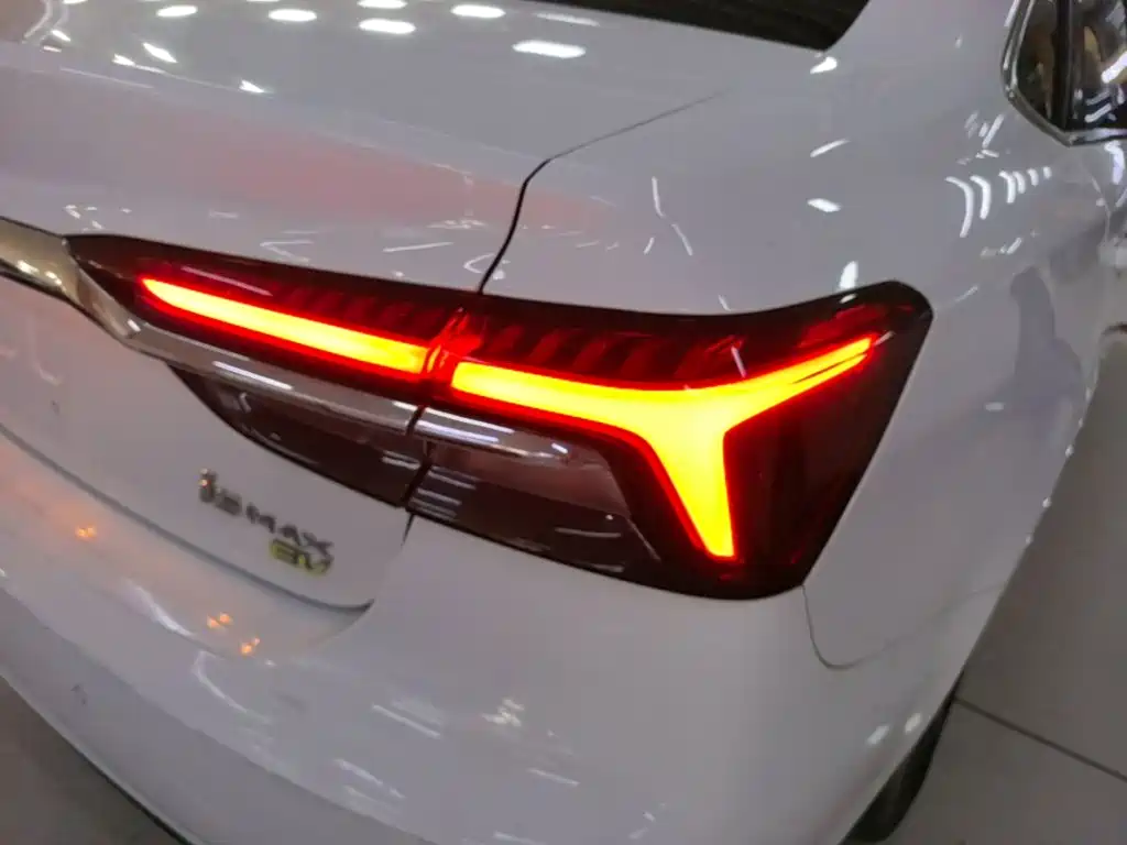 Roewe i6 MAX New Energy — фото 8